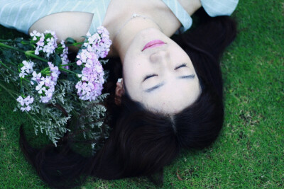 出镜：赵丢丢
摄影：IRIS沈小鹿
一直说要给你拍一组美美的照片，可是你去了英国，我又快要离开。
终于今天不再错过，圆了咱们的小愿望啦闺蜜十年，从青葱的及笄之年相识到如今的花信年华。感谢这么多年有你的陪伴。
…