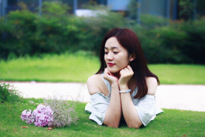 出镜：赵丢丢
摄影：IRIS沈小鹿
一直说要给你拍一组美美的照片，可是你去了英国，我又快要离开。
终于今天不再错过，圆了咱们的小愿望啦闺蜜十年，从青葱的及笄之年相识到如今的花信年华。感谢这么多年有你的陪伴。
…