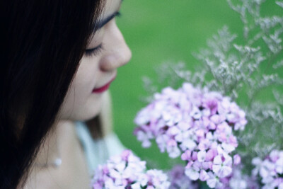 出镜：赵丢丢
摄影：IRIS沈小鹿
一直说要给你拍一组美美的照片，可是你去了英国，我又快要离开。
终于今天不再错过，圆了咱们的小愿望啦闺蜜十年，从青葱的及笄之年相识到如今的花信年华。感谢这么多年有你的陪伴。
…