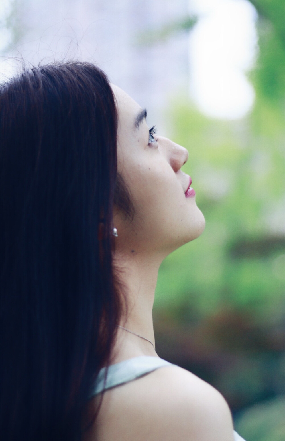 出镜：赵丢丢
摄影：IRIS沈小鹿
一直说要给你拍一组美美的照片，可是你去了英国，我又快要离开。
终于今天不再错过，圆了咱们的小愿望啦闺蜜十年，从青葱的及笄之年相识到如今的花信年华。感谢这么多年有你的陪伴。
非常开心，可以把你拍的和本人一样美丽。
希望你也可以一直这样开心下去！