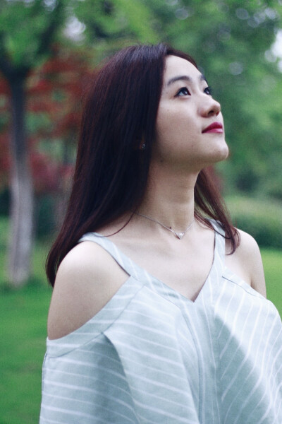 出镜：赵丢丢
摄影：IRIS沈小鹿
一直说要给你拍一组美美的照片，可是你去了英国，我又快要离开。
终于今天不再错过，圆了咱们的小愿望啦闺蜜十年，从青葱的及笄之年相识到如今的花信年华。感谢这么多年有你的陪伴。
…