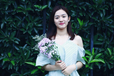 出镜：赵丢丢
摄影：IRIS沈小鹿
一直说要给你拍一组美美的照片，可是你去了英国，我又快要离开。
终于今天不再错过，圆了咱们的小愿望啦闺蜜十年，从青葱的及笄之年相识到如今的花信年华。感谢这么多年有你的陪伴。
…