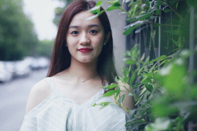 出镜：赵丢丢
摄影：IRIS沈小鹿
一直说要给你拍一组美美的照片，可是你去了英国，我又快要离开。
终于今天不再错过，圆了咱们的小愿望啦闺蜜十年，从青葱的及笄之年相识到如今的花信年华。感谢这么多年有你的陪伴。
…