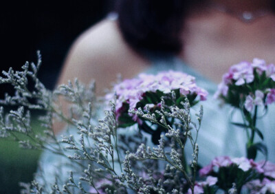 出镜：赵丢丢
摄影：IRIS沈小鹿
一直说要给你拍一组美美的照片，可是你去了英国，我又快要离开。
终于今天不再错过，圆了咱们的小愿望啦闺蜜十年，从青葱的及笄之年相识到如今的花信年华。感谢这么多年有你的陪伴。
…