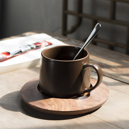 千度尚品陶瓷杯子 创意咖啡杯 简约马克杯 时尚水杯 带胡桃木杯托