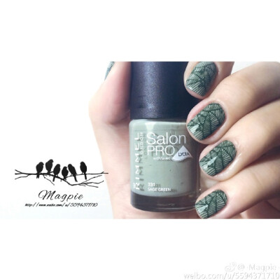 #Magnails# 几个之前做的指甲..现在喜欢囤图了第一套粉色的底色是Formula X的'glitter rocket'
干了之后是沙砾效果。第二套底色是RIMMEL的sage
green（国内应该买不到），印油是REVLON调香师105.板子都来自@MoYou_Lo…