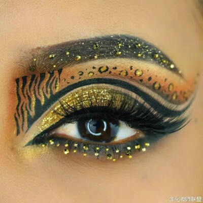 豹纹 vs 眼妆