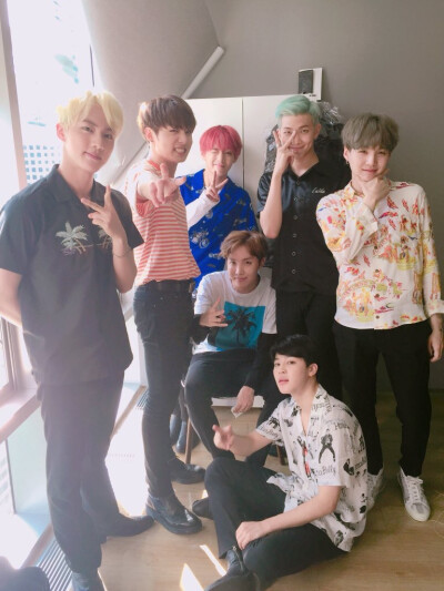 全世界最好的防弹少年团 BTS 金南俊（Rap Monster）、金硕珍（JIN）、闵玧其（SUGA）、郑号锡（J HOPE）、朴智旻（JIMIN）、金泰亨（V）、田柾国（JUNG KOOK）