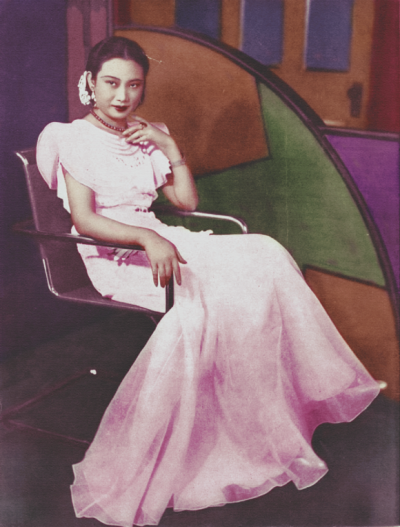 胡蝶(1908.3.23－1989.4.23)，原名胡瑞华，民国第一美女，中国早期最著名的影星，生于上海，祖籍广东鹤山。胡蝶是横跨中国默片时代和有声片时代的电影皇后，1931年主演中国第一部有声电影《歌女红牡丹》，上映后轰动…