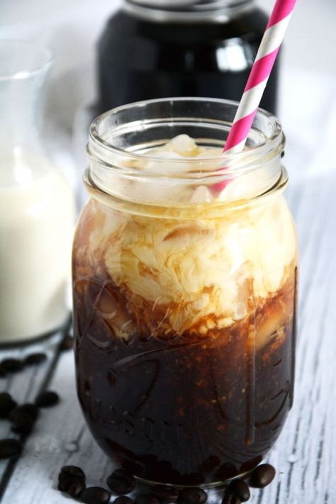 15 Awesome Things You Can Do With a Mason Jar: iced coffee | Her Campus