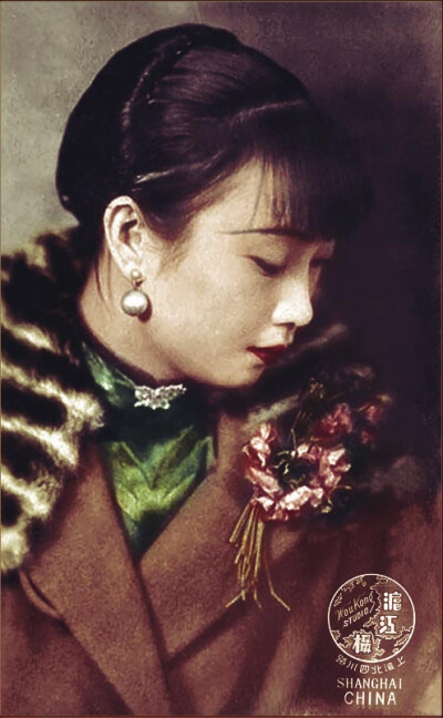 胡蝶(1908.3.23－1989.4.23)，原名胡瑞华，民国第一美女，中国早期最著名的影星，生于上海，祖籍广东鹤山。胡蝶是横跨中国默片时代和有声片时代的电影皇后，1931年主演中国第一部有声电影《歌女红牡丹》，上映后轰动…