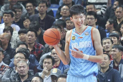 CBA 新疆周琦，我的最爱，近参加NBA选秀，应该会进入火箭队哈哈哈哈