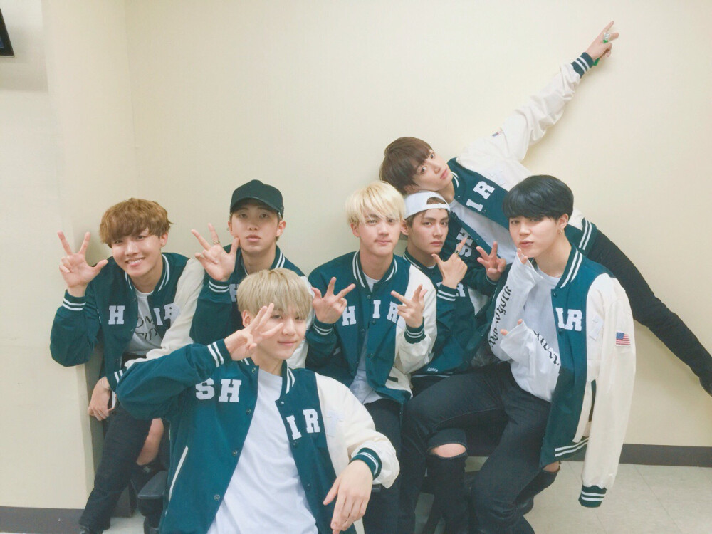 防弹少年团 BTS 金南俊（Rap Monster）、金硕珍（JIN）、闵玧其（SUGA）、郑号锡（J HOPE）、朴智旻（JIMIN）、金泰亨（V）、田柾国（JUNG KOOK）