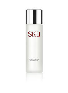 SK-II
嫩肤清莹露
商品编号：4979006070125
量: 160mL
SK-Ⅱ PITERA™ 精华系列
主要成分: Pitera™ 这瓶质地清爽、有效的爽肤水，蕴含天然萃取物Pitera™及AHA，能温和地清除老化角质细胞，并能有效洁净肌肤，让后续使用的护肤品吸收得更好。
JPY 7,000 （换算请点开网站查看）
现在通过＋81商城预定商品有优惠哦！ 