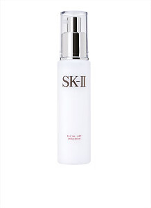 SK-II
晶致美肤乳液
商品编号：4979006064827
量: 100g
SK-Ⅱ PITERA™ 精华系列
丰润的活肤乳液能提高肌肤的滋润度，在单次使用后，细纹、皱纹明显减淡，水润度更能维持整天。使用一段时间后，肌肤的初老痕迹能明显减淡。
JPY 13,000 （换算请点开网站查看）
现在通过＋81商城预定商品有优惠哦！ 