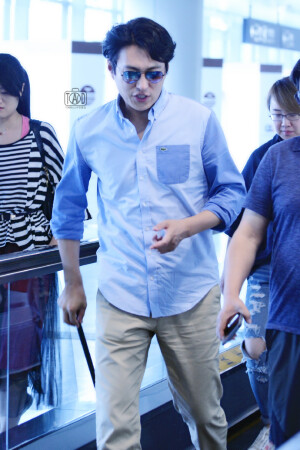 160610@靳东 机场 大图9P 在撩妹界我们靳老师是很有地位的