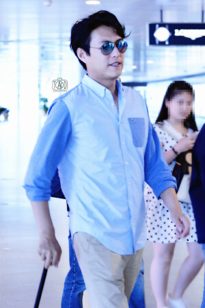 160610@靳东 机场 大图9P 在撩妹界我们靳老师是很有地位的