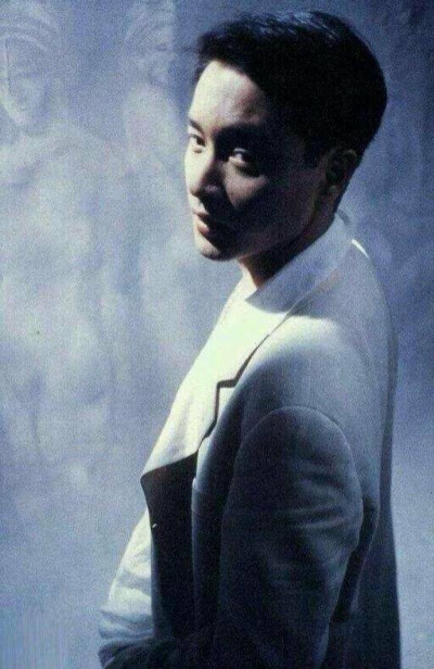 因为真的太爱你，所以听见你的声音看见你的笑颜眼泪都会不知觉滑落脸颊，不经常有空能发贴，但是真的很喜欢很喜欢你