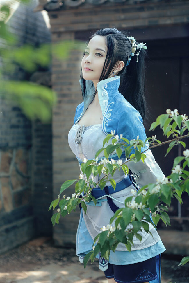 《画江湖之灵主》燕凌姣 cn: 行云 百里登风 cn: 十九
摄影：记忆碎片化妆：行云 田田后期：行云