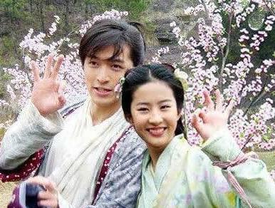 #仙剑奇侠传# “我想陪你一起吃到老，玩到老，可是没想到我这么快就老了。” 快十年过去了，有谁当初是一集不落 看完的？