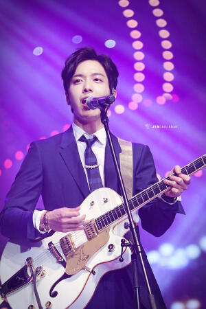 郑容和 CNBLUE