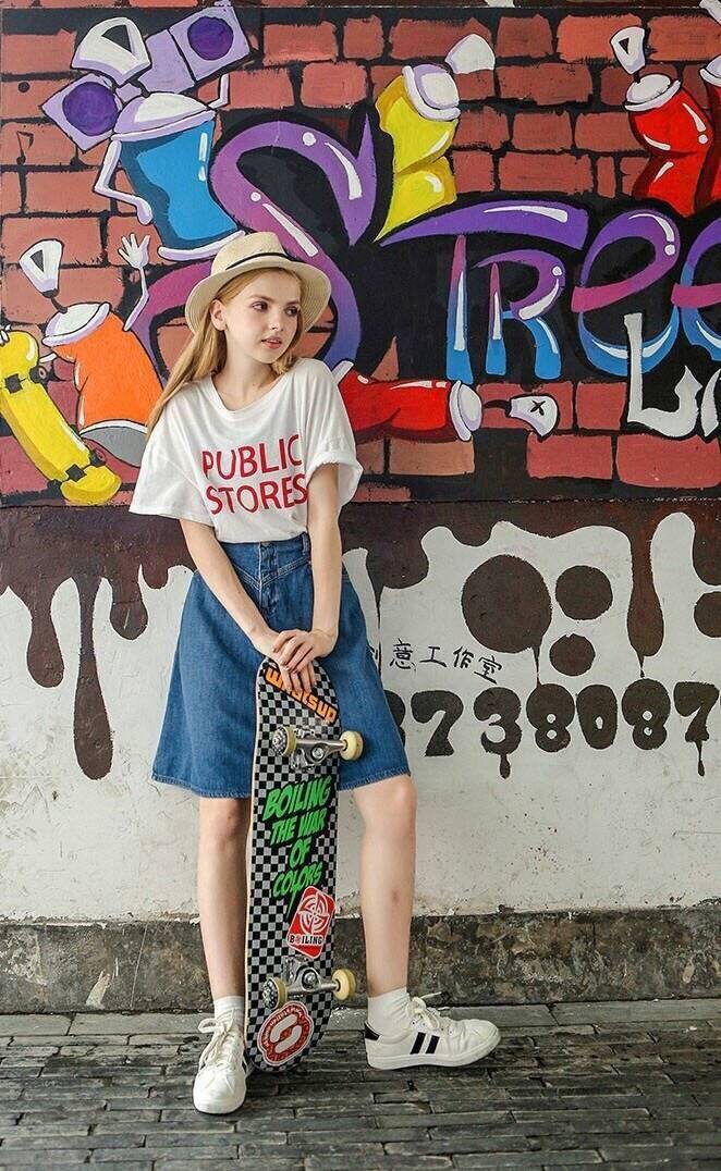 旧城里看不见阳光，你和我一个梦长得好像。