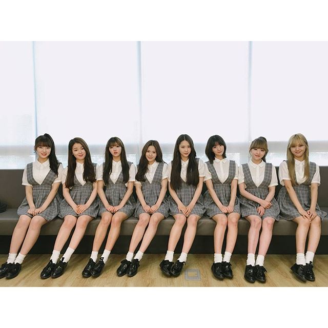 OH MY GIRL 金乂园 ARin 刘是我 YooA 裴有彬 Binnie 金祉呼 崔孝定 Mimi 金美贤 玄胜熙 申惠真