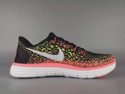 这是近期强烈推荐的顶级真标鞋款，WMNS NIKE FREE RN DISTANCE ，2016新款网面跑步鞋，舒适度和实物的惊艳程度成正比，适合任何年龄段。1和2为女鞋，36到39有半码；3和4为男鞋，40到44有半码；图5为情侣款，36到44有…