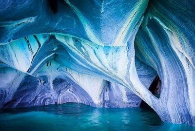 大理石洞穴，Carerra湖，阿根廷。Marble Caves, Carerra Lake, Argentina.
