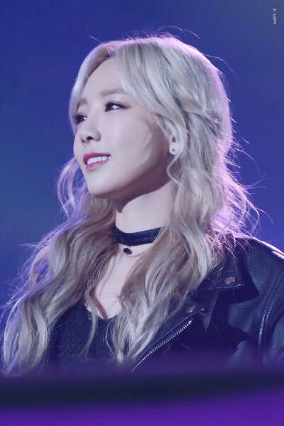 金泰妍Taeyeon 김태연 少女时代队长 主唱 抽抽