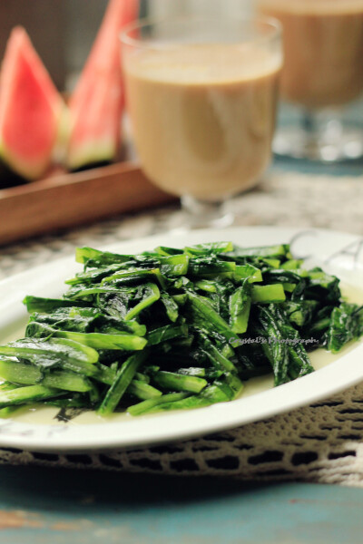 晚餐:黑椒牛仔骨,青椒嫩鸡丝,油麦菜,鲍鱼圆骨药膳汤,奶茶,吃起了西瓜,夏天的感觉真正来了~