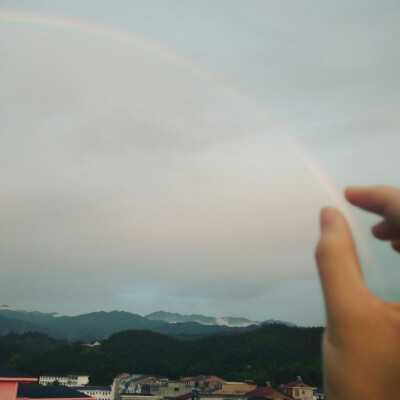 当时看见彩虹就笑开