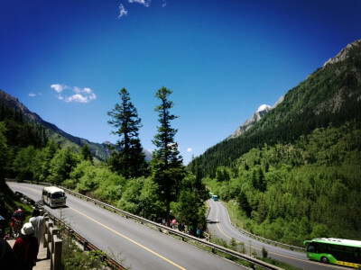 盘山路。