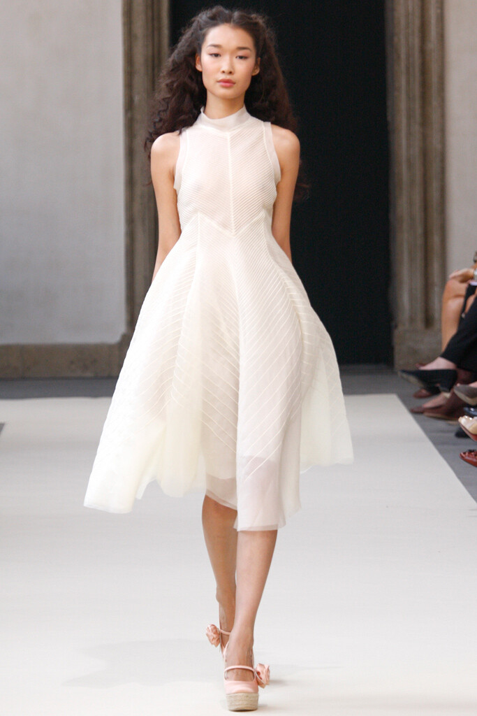 Luisa Beccaria Spring 2011 Ready-to-Wear。路易莎·贝卡里亚2011米兰时装周春夏高级成衣发布