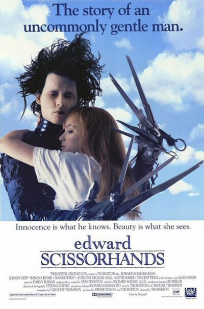 Edward Scissorhands.剪刀手爱德华
爱德华是一个机器人，他拥有人的心智，却有一双剪刀手，孤独地生活在古堡里，闯入古堡的化妆品推销员佩格把他带回家，让他走进了人类的世界。单纯的爱德华爱上了佩格的女儿金，金…