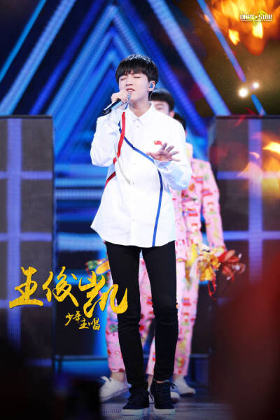 王俊凯 你认真唱歌认真追逐梦想的样子最迷人 图cr
