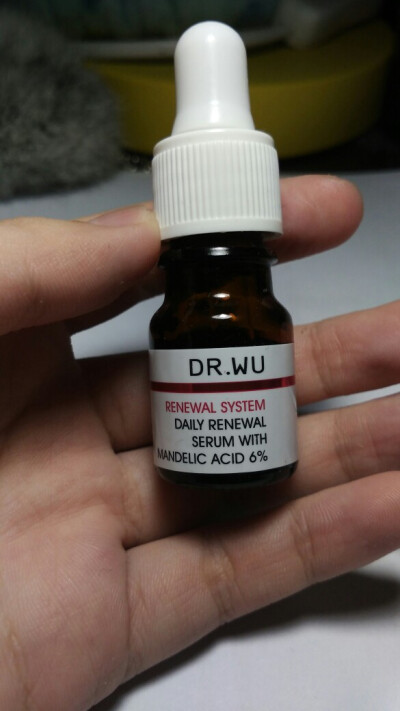 Dr.WU 杏仁酸 6％ 买来去闭口的 没效果 局部用一点点，干到蜕皮