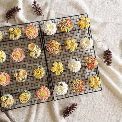 韩式裱花cupcake via Ins
