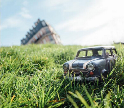 带着汽车去旅行 By Kim Leuenberger 瑞士汽车模型收集狂