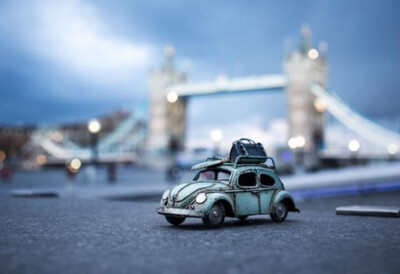 带着汽车去旅行 By Kim Leuenberger 瑞士汽车模型收集狂