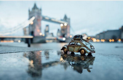 带着汽车去旅行 By Kim Leuenberger 瑞士汽车模型收集狂