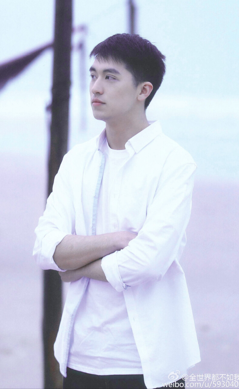 许魏洲 慢慢走mv拍摄 白洛因 简单清爽的少年模样