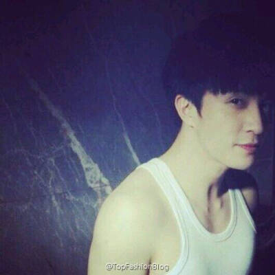 #歌手薛之谦#即使情敌百万，我只钟情于你。