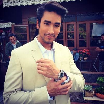 nadech 