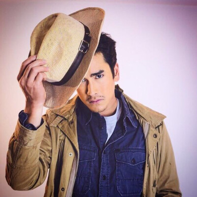 nadech 