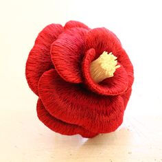 Felt embroidery camellia フェルト刺繍の椿 by PieniSieni stumpwork 立体刺绣