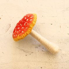 Felt embroidery red toadstool フェルト刺繍の赤い毒キノコ by PieniSieni stumpwork 立体刺绣