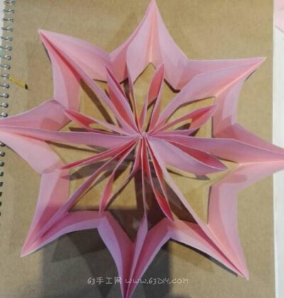 今天小编就推荐一款立体剪纸花的教程，立体的纸花看上去更加的漂亮呢！