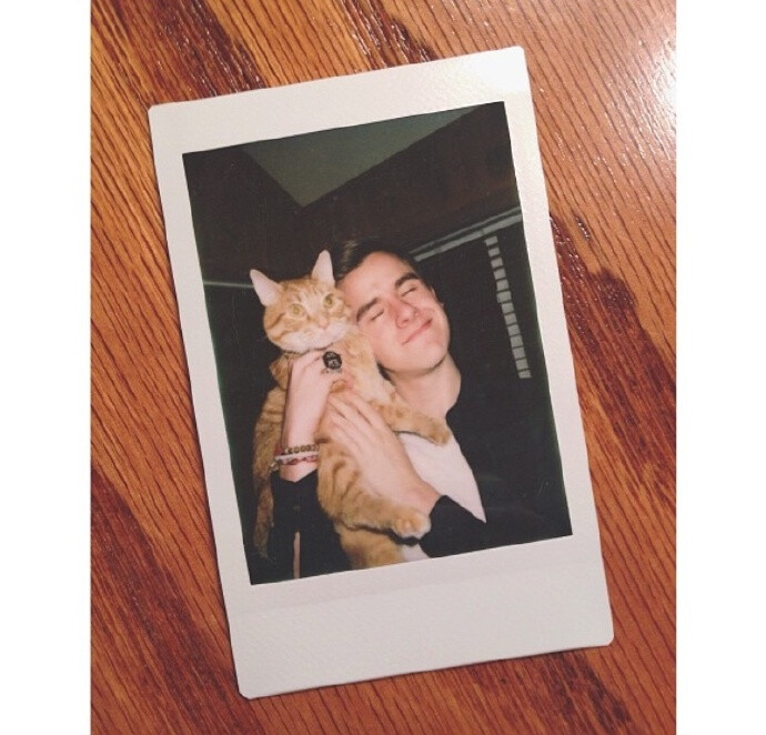 来自微博：ElizabethPuttonen
#ConnorFranta# 比猫咪还要可爱的connor