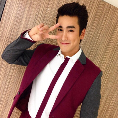 nadech 